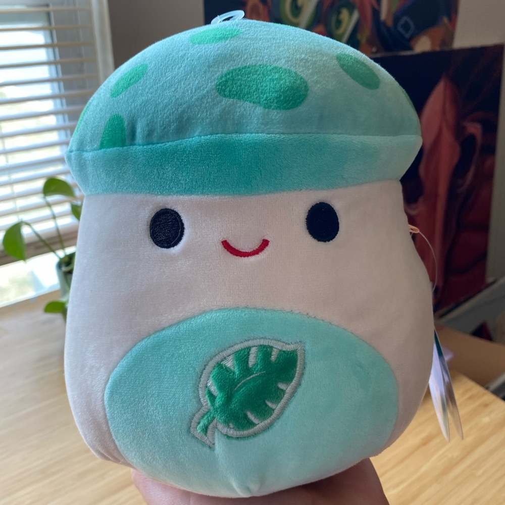 8” Sydney mushroom Squishmallow